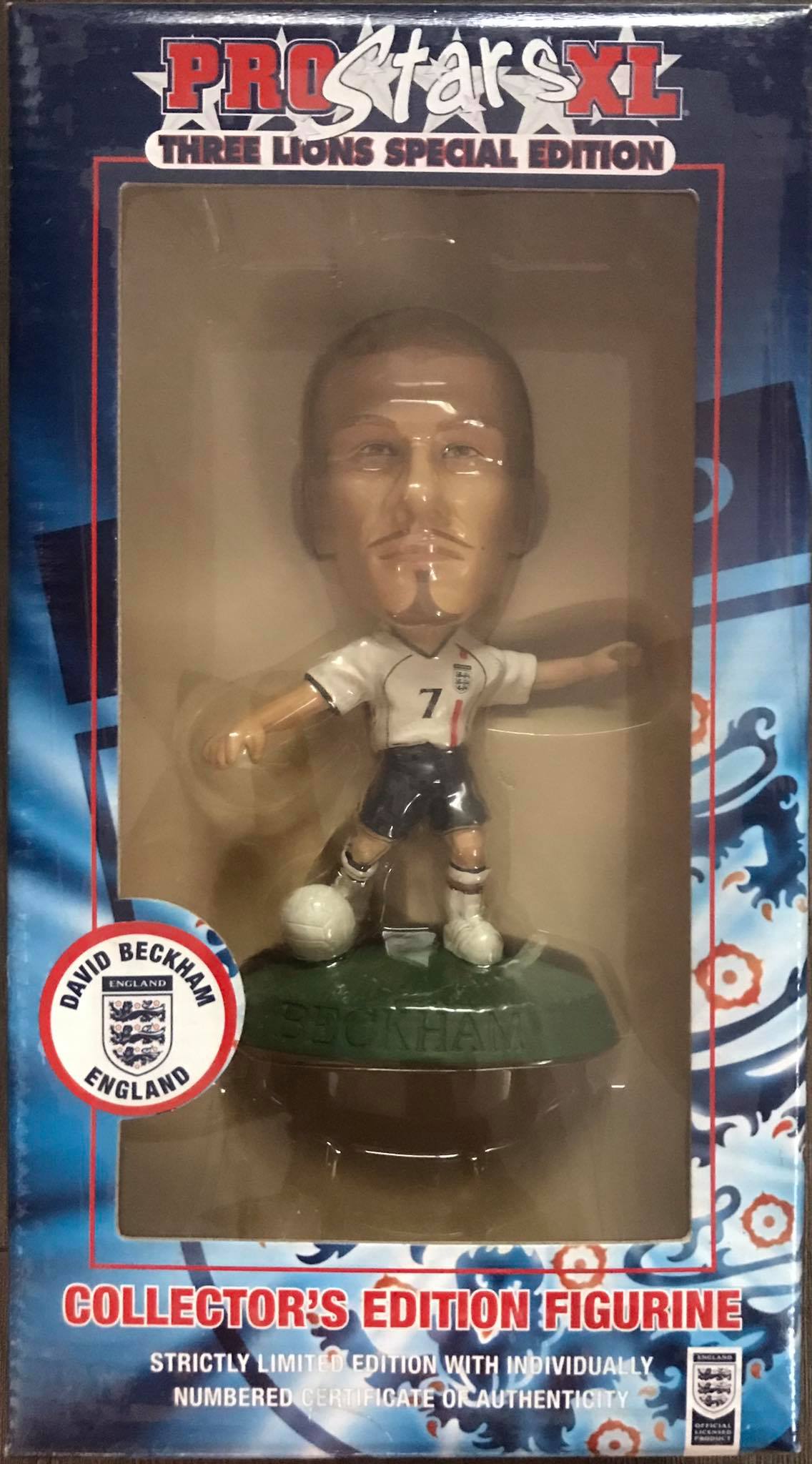 ตุ๊กตาโมเดลนักฟุตบอล ด.เบ็คแฮม ทีมชาติอังกฤษ โครินเธียน โปรสตาร์ - ProStars XL Three Lions Special Edition Series ใหม่ / D.BECKHAM ENGLAND National Football Team Corinthian ProStars Football Figure - ProStars XL Three Lions Special Edition Series NEW
