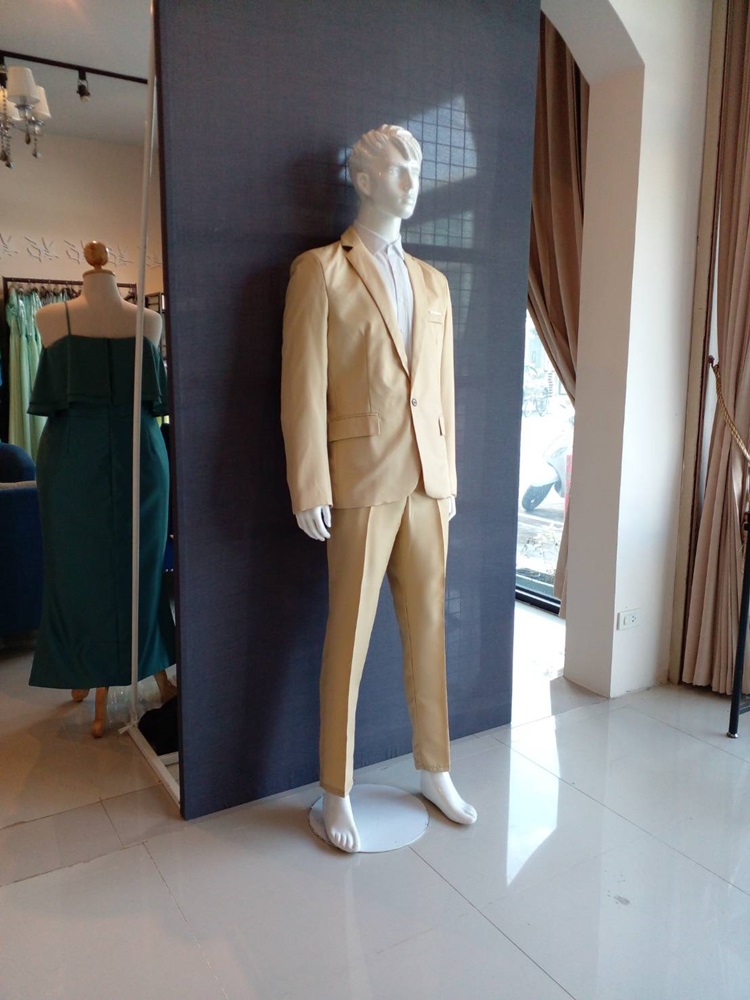 พร้อมเช่า ชุดสูทชาย (สูทแฟชั่น) เนื้อผ้าใส่สบาย สีครีม พลัสไซส์ (ไม่มีเสื้อกั๊ก)