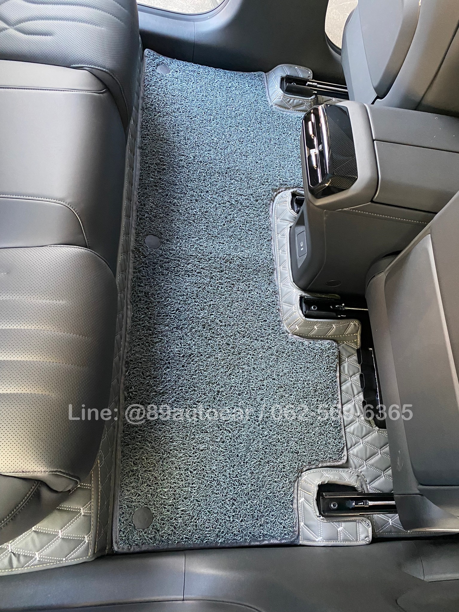 พรมปูพื้นรถยนต์ aion hyptec ht ปูพรม7D VVIP สีเทาด้ายเทา เสริมไวนิลดักฝุ่นสีเทา เต็มคัน