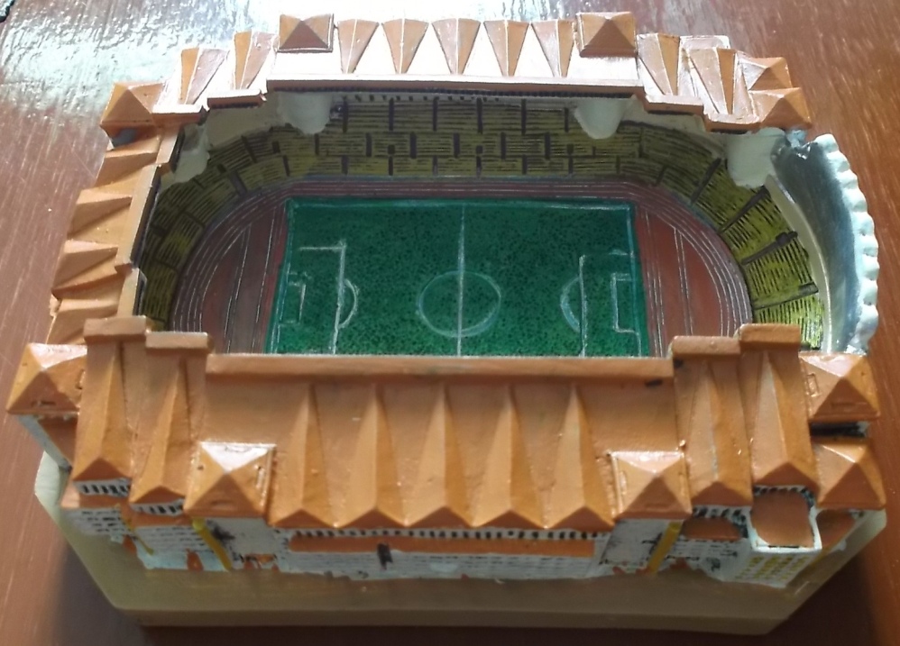 ที่ทับกระดาษ โมเดลสนามฟุตบอล สโมสรเอเอส โมนาโก - สนามสต๊าด หลุยส์ เดอซ์ ใหม่ / AS MONACO Football Club Football Stadium Model Paperweight - STADE LOUIS II Stadium NEW