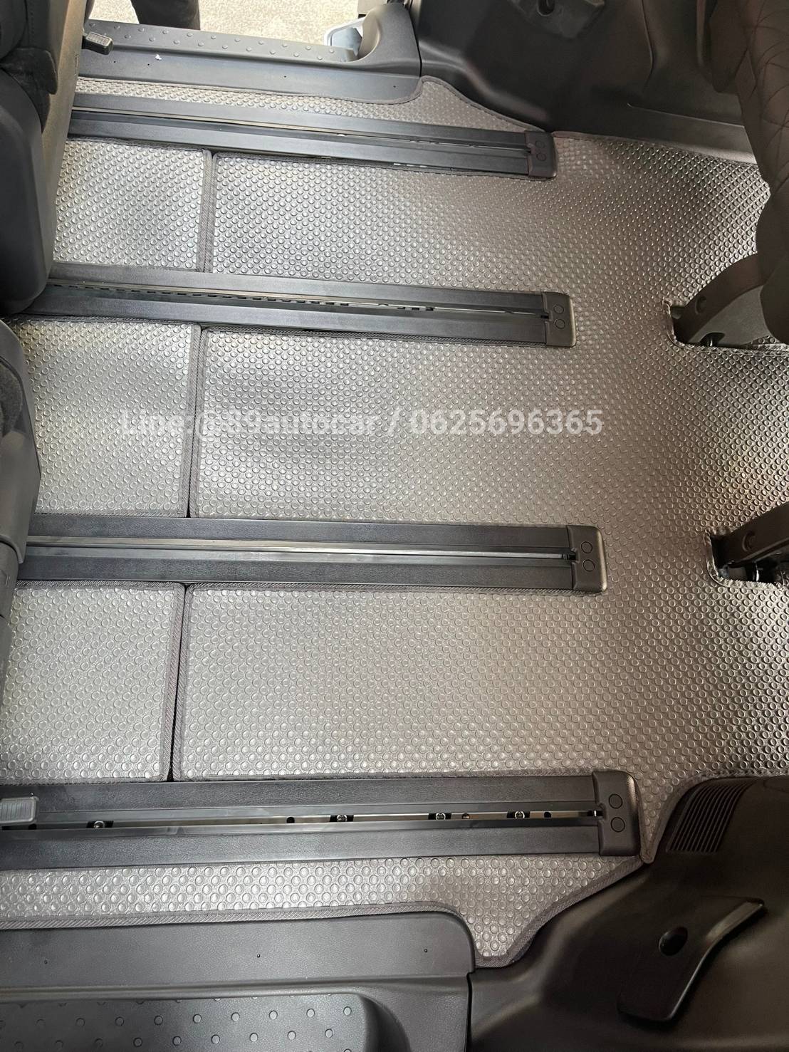 ผ้ายางปูพื้นรถตู้ Nissan SERENA S-Hybrid Highway Star (C27) ปี 2024-2025 (นิสสัน เซริน่า) ปูกระดุมเล็ก PVC แท้ สีเทาขอบเทา