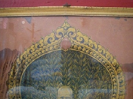 ภาพถ่ายแววนกยูง หลวงพ่อเดิม จารดินสอจากหลวงพ่อเดิมยุคแรก ขนาด 25 ซม.x 33 ซม. เป็นภาพพิมพ์เมื่อ ปี 2492 โชว์ โชว์