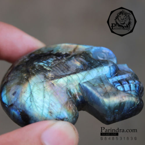 หิน ลาบราดอไลท์ (Labradorite) แกะสลักรูปหัวกระโหลก ประกายสีเขีวเหลือง #LA108