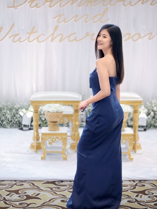 พร้อมเช่า ชุดเดรส ชุดออกงาน ราตรียาว ไหล่เดี่ยว ผ้าซาร่าเงาใส่แล้วผอม สีกรมท่า