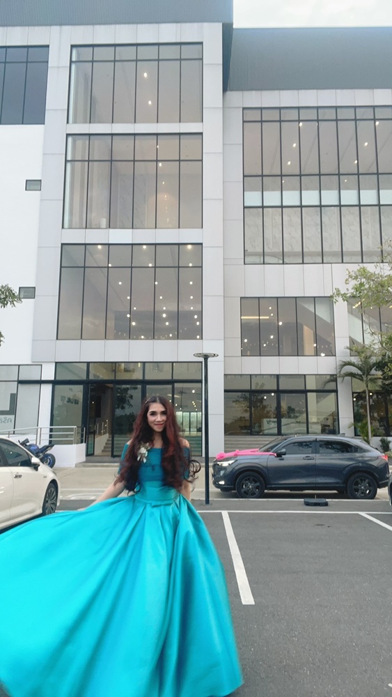 พร้อมเช่า ชุดราตรียาว แบบไหล่ปาด สไตล์วินเทจผ้าไหมดัชเชส กระโปรงทรงA แต่งโบว์2ชั้น ช่วงเอว สีเขียวน้ำทะเล (เชือกผูกหลัง)