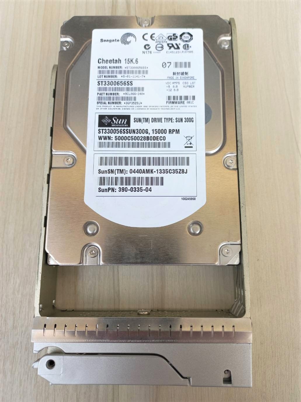 390-0335-04 Sun 300GB 15000RPM SAS 3Gb/s 3.5-inch Hard Drive.