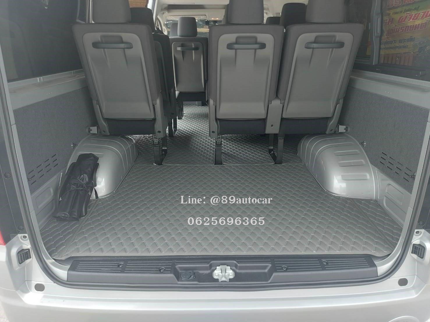 พรมปูพื้นรถตู้ Toyota Commuter 2023 ปูพรมVVIP สีเทาด้ายเทา เต็มคัน