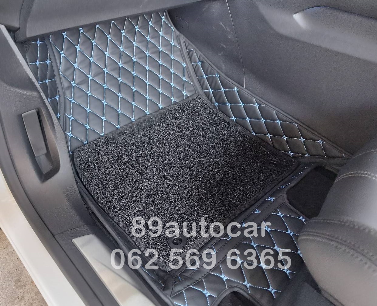 สั่งพรมรถยนต์ Peugeot 5008 ปูพรม7D สีดำด้ายฟ้า + ไวนิลดำ 2 แถว