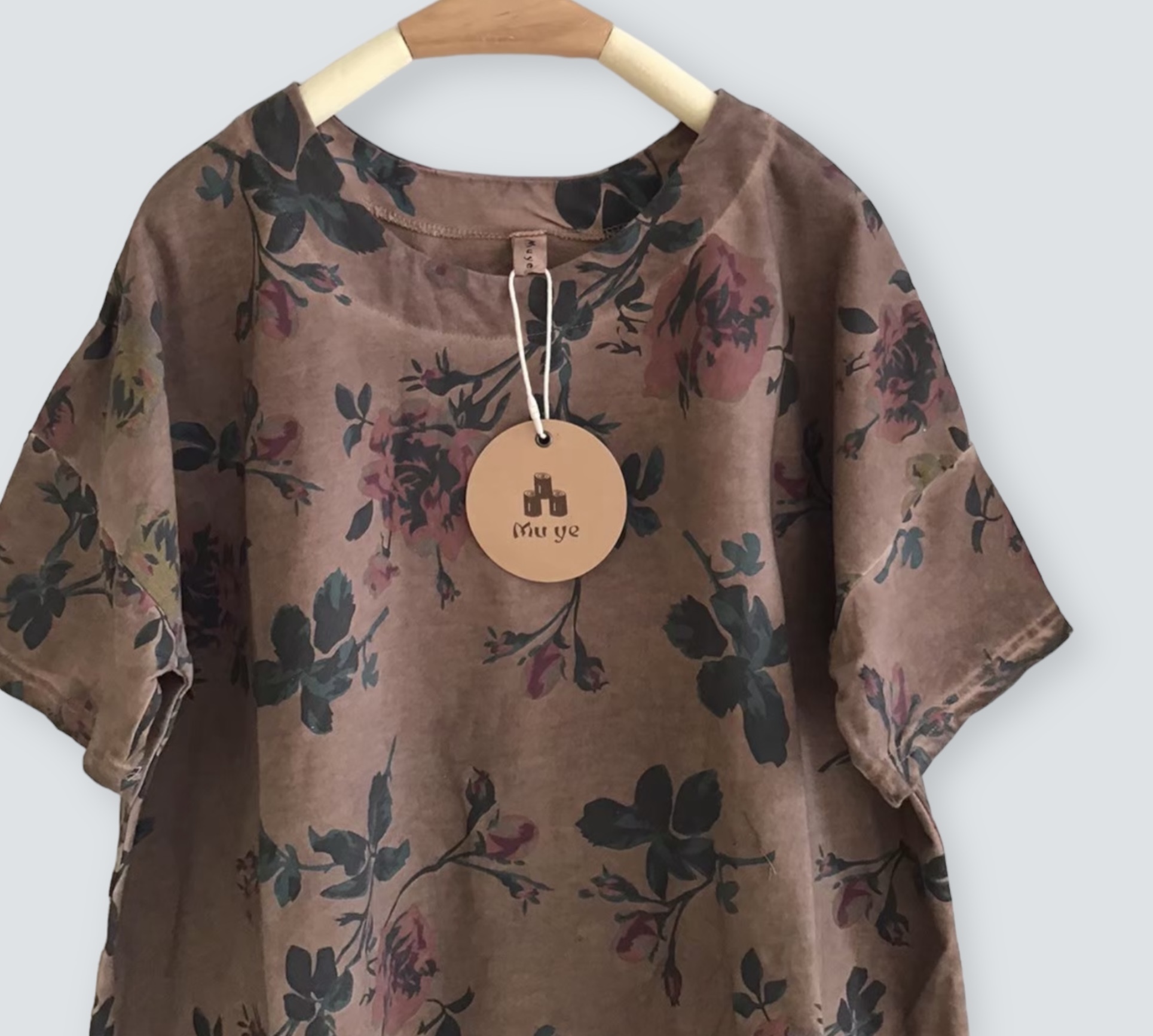 เสื้อยืดลายดอกไม้แต่งระบาย Muye