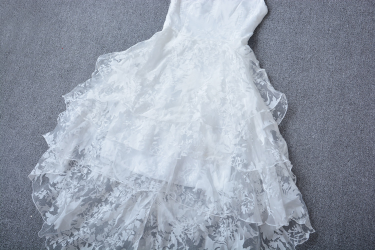 Pre-order เดรสขาว พรีเวดดิ้ง หน้าสั้นหลังยาว แขนกุด ลายดอกไม้ เรียบหรู