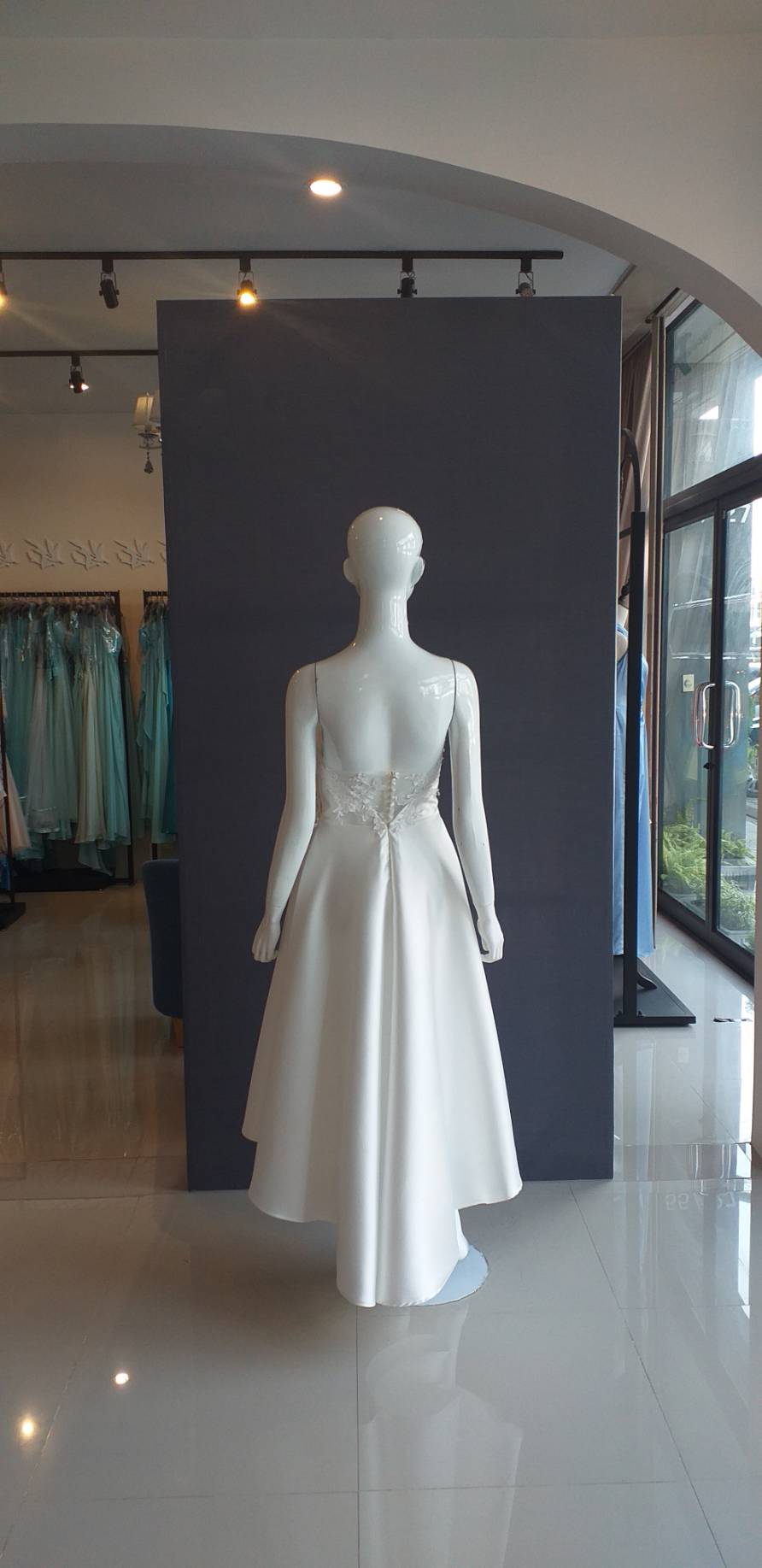 พร้อมเช่า ชุดแต่งงาน มินิมอล ชุดหมั้น เกาะอก หน้าสั้นหลังยาว