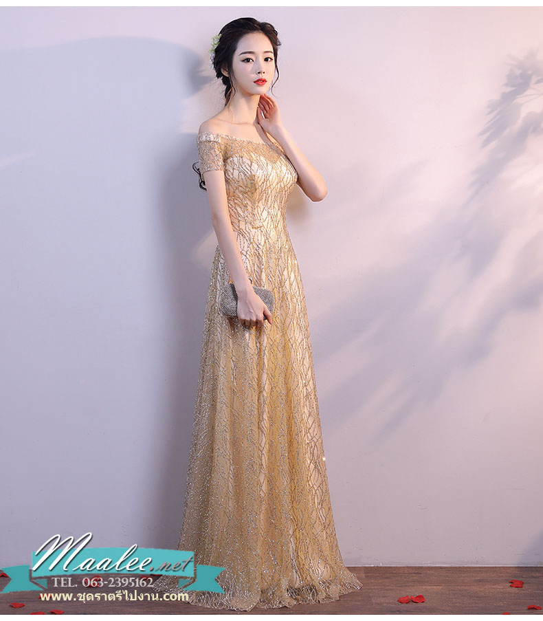 พร้อมเช่า ชุดราตรียาว แบบไหล่ปาดแขนสั้น สีทอง แต่งเม็ดกากเพชรทั้งชุด มาพร้อมเข็มขัดรูปใบไม้สีทอง หรูมาก