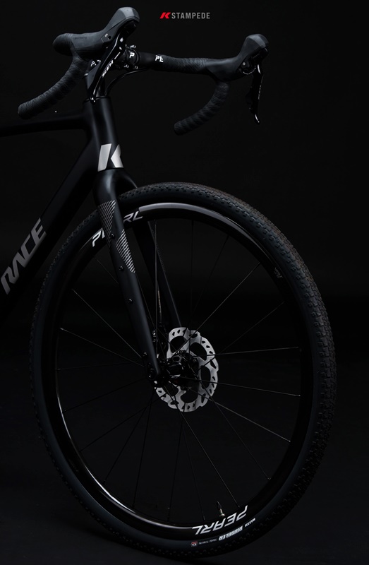 2026 KAZE RACE STAMPEDE Smart Version | กราเวลไบค์คาร์บอน T1000/800 ชุดขับ Shimano 105 2x11 Speed — ลุยได้ทุกเส้นทาง น้ำหนักเบา 8.85 กก. 🚵♀️