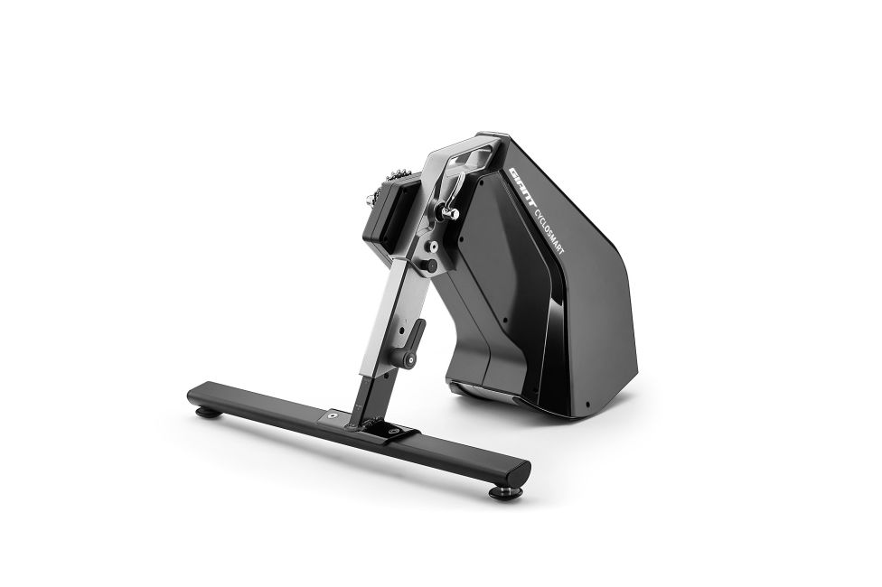 เทรนเนอร์ Giant CYCLOSMART Direct Drive Smart Trainer มอบประสบการณ์การขี่ในร่มที่ดีที่สุด
