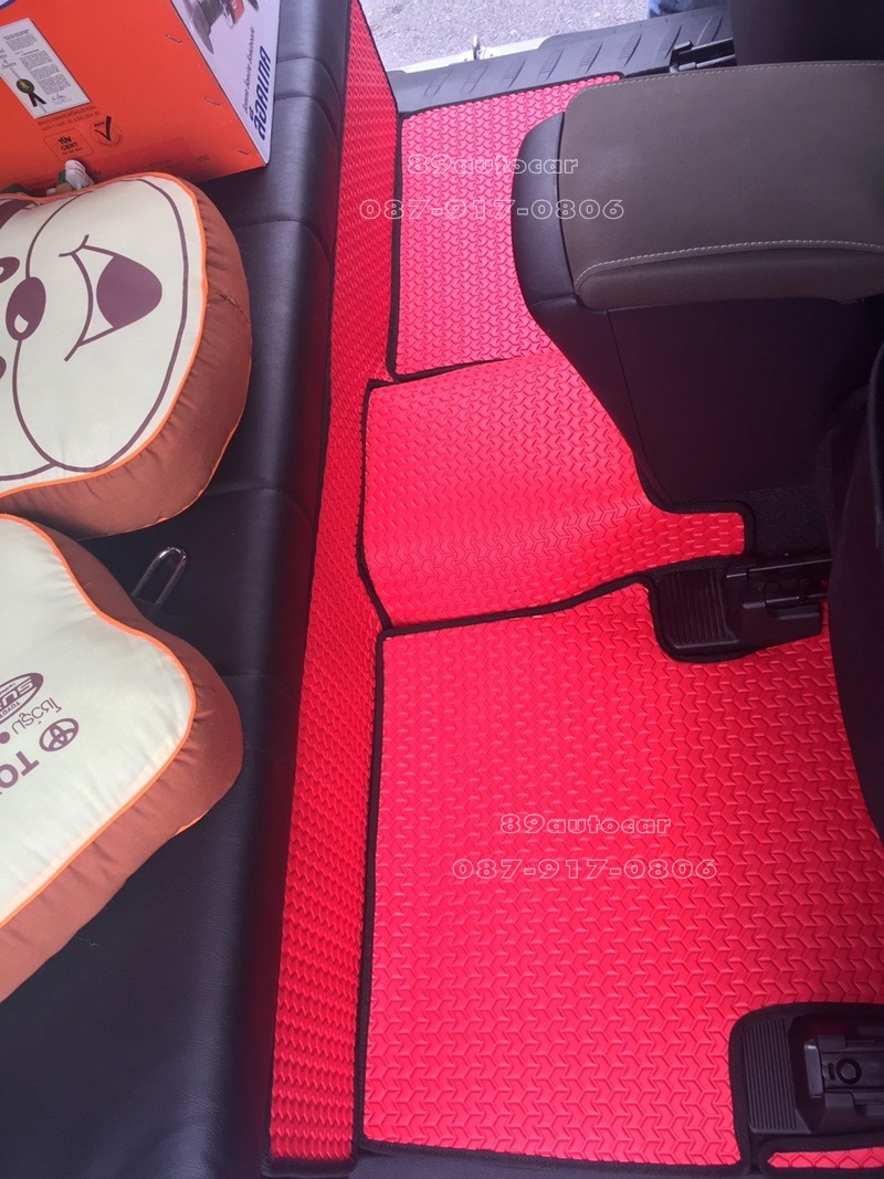 พรมกระดุมปูพื้นรถยนต์เข้ารูป Toyota Revo Cab ลายธนูสีแดงขอบดำ