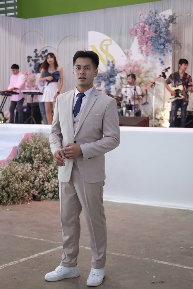 พร้อมเช่า ชุดสูทชาย สีเบจ คลาสสิก รุ่นกระดุมเดียว (พร้อมเสื้อกั๊ก)