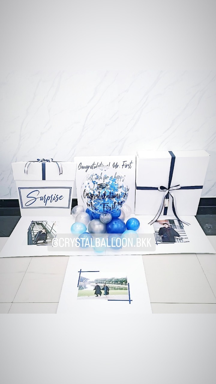 Surprise Box กล่องเซอร์ไพรส์แสดงความยินดี Bubble ตั้งฐาน ขนาด 18'' Theme สีน้ำเงิน-ฟ้า พร้อมตกแต่ง สามารถใส่รูปได้ 4 รูป สามารถเปลี่ยนสีลูกโป่ง/เปลี่ยนข้อความได้