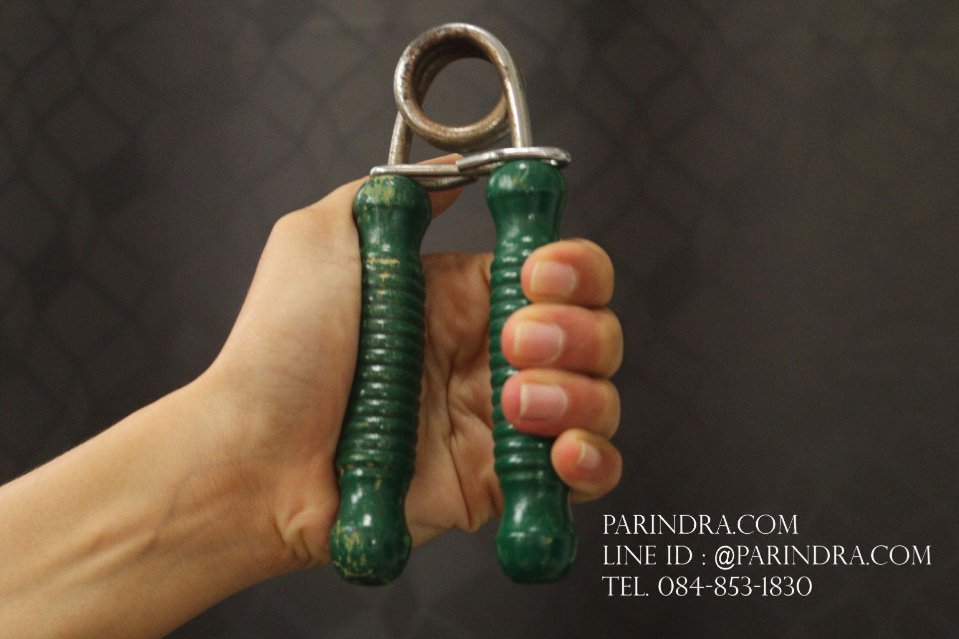 อุปกรณ์สำหรับบีบฝึกกำลังมือ ด้ามไม้สีเขียว ใช้การได้ดี JAPAN