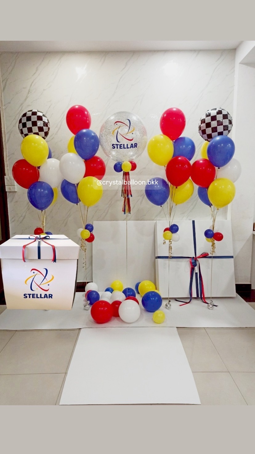 Jumbo Box 36" Surprise Box กล่องเซอร์ไพรส์ Bubble ขนาด 24"กลิตเตอร์สีเงิน ,ลูกโป่งช่อ 7 ลูก 4 ช่อ ฟอยล์ลายตาราง 2 ลูก , ลุกโป่พร้อมตกแต่ง สามารถใส่รูปได้ 4 ใบ สามารถเปลี่ยนสีลูกโป่ง/เปลี่ยนข้อความได้