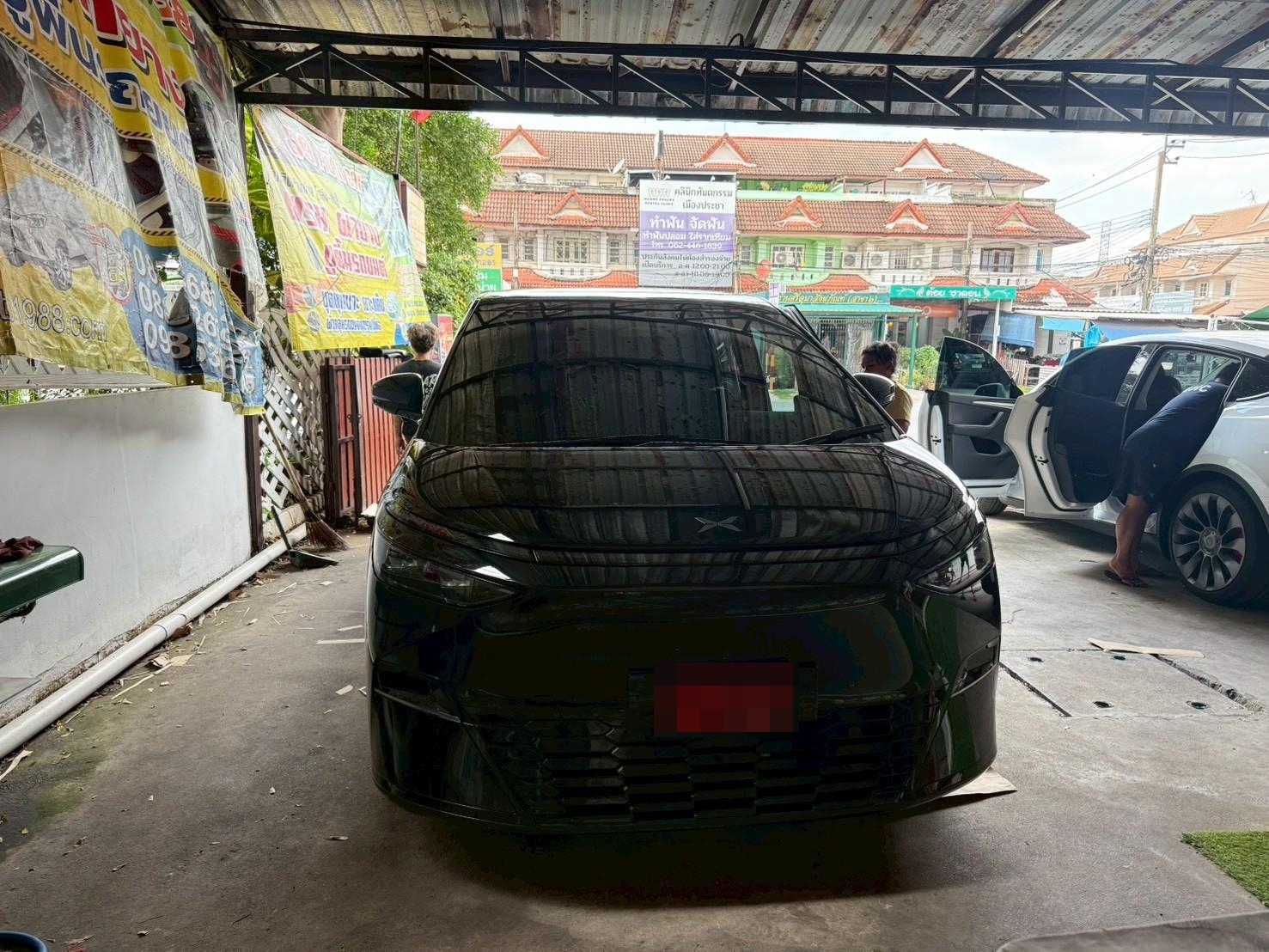 พรมรถยนต์ Xpeng X9 ปูพรมVVIP สีดำด้ายดำ เต็มคัน