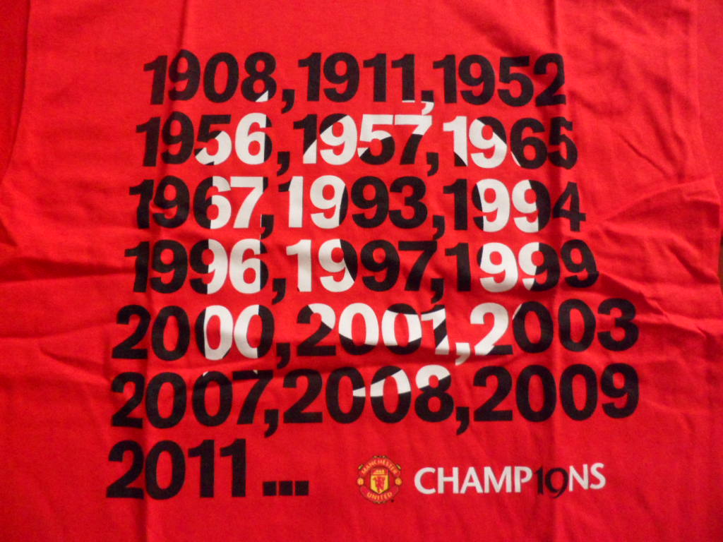 เสื้อที-เชิ๊ต (เสื้อยืดคอกลม) ฟุตบอล ทีมสโมสรแมนเชสเตอร์ ยูไนเต็ด ชุดที่ระลึก 19 TITLES EPL CHAMPIONS ใหม่ S-Size / MANCHESTER UNITED Football T-Shirt Commemorative Kit 19 TITLES EPL CHAMPIONS Jersey NEW S-Size