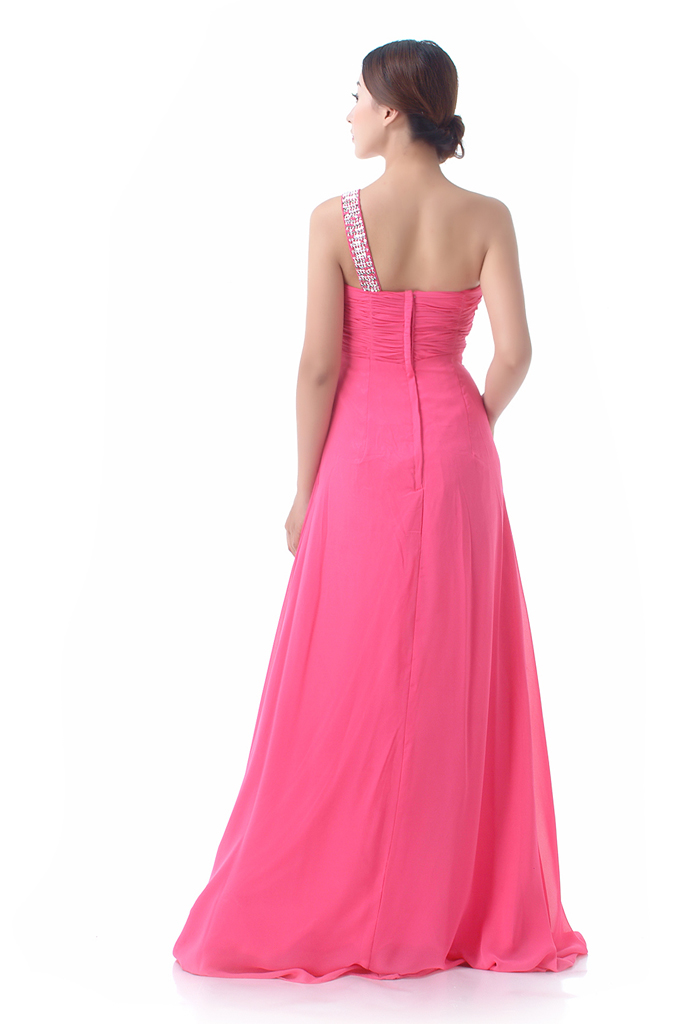 พร้อมเช่า ชุดราตรียาว เกาะอก ไหล่เดียว สีขาว อกจับจีบ Sweet Heart คาดแถบเลื่อมสวยเก๋