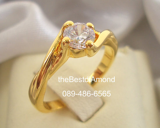 BR429+++แหวนเพชรเม็ดเดี่ยวขนาดกลาง ก้านไขว้+++เรียบ หรูหรา ดูดีมีระดับ ใส่ติดนิ้วได้เลย เพชรตรงกลางขนาด 40 สต(4.8 mm)เพชรวิ๊งๆเลยค่ะ