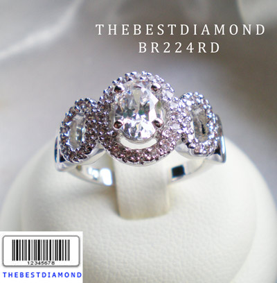 BR224RD+++แหวนเพชรล้อมรูปไข่ สวยมั่กๆๆ ++แบบทันสมัย ดูดี intrend มากๆๆ แบบออกมาจากร้านจิวเวลลี่เลย เพชรสวยวิ๊งๆ ดูไฮโซ สวยสุดๆ รับประกันความเหมือนจริง