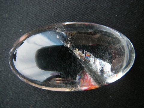 QU0025 แก้วเข้าแก้วเกาะติดแก้วขนเหล็กมัดเกลียวแพรพริ้วกระจายแผ่ปลาย ในเนื้อแก้วพาดกลางเม็ด ขนาดเม็ดแก้ว 21.68x39.97x13.9 mm.นน. 86.28 ct.