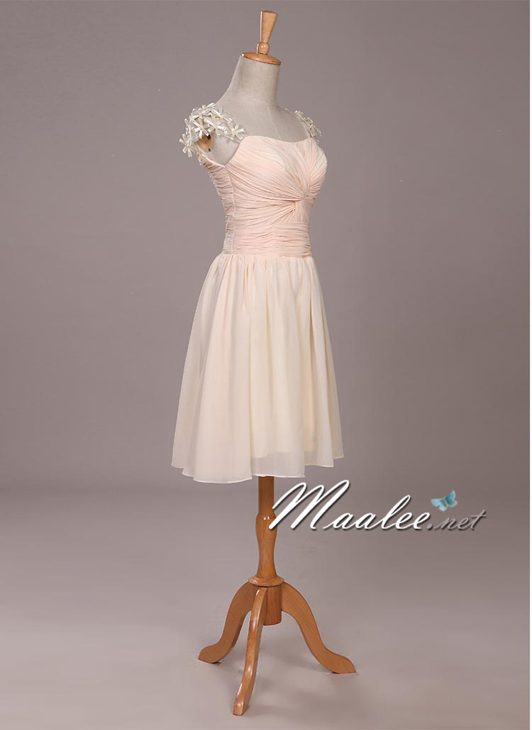 พร้อมส่ง ชุดราตรีสั้น สีครีม จับเดรปอกรูปหัวใจ ไหล่แต่งดอกไม้ 3 มิติสวยหวาน