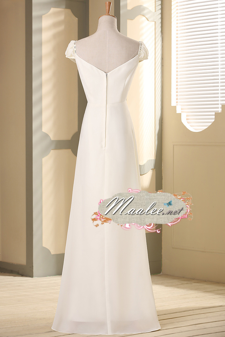 พร้อมส่ง ชุดราตรียาว สีขาว มีแขน แบบเปรี้ยวอมหวาน ปักเลื่อมช่วงคอ หลังผ่าตัววี