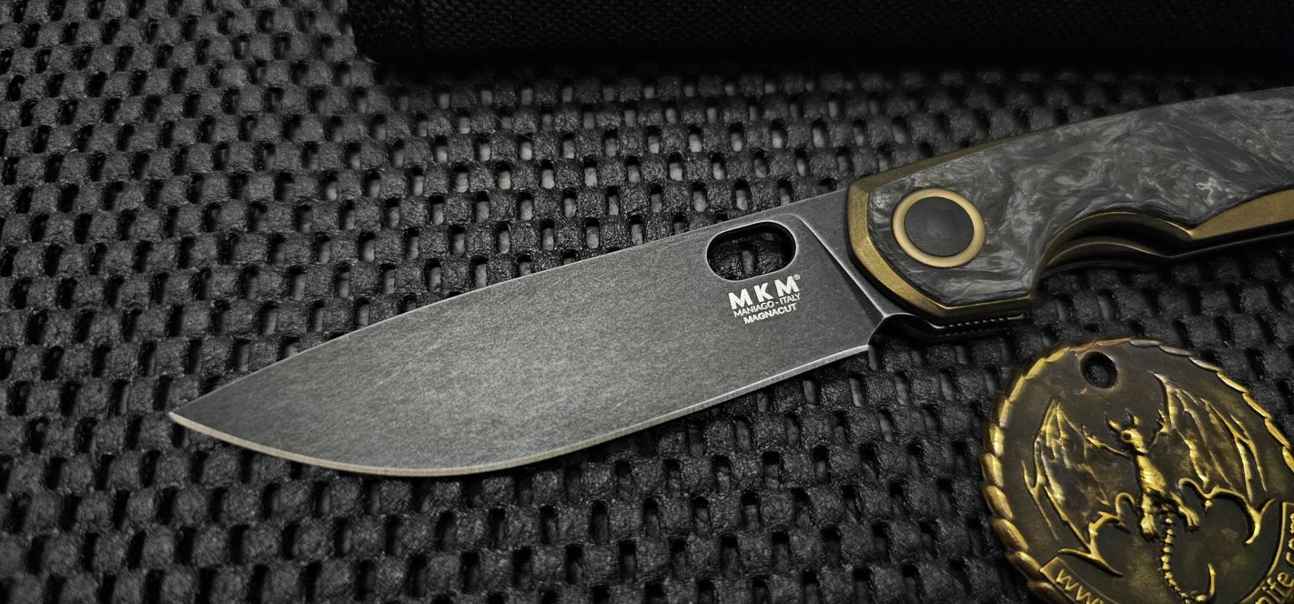 MKM ECLIPSE - MAGNACUT DSW bld - BRO Ti FRAME, DARK MATTER BLACK CF OVERLAY - DSW Ti SPACER, BRO Ti CLIP - FLIPPER + THUMB HOLE OPENING