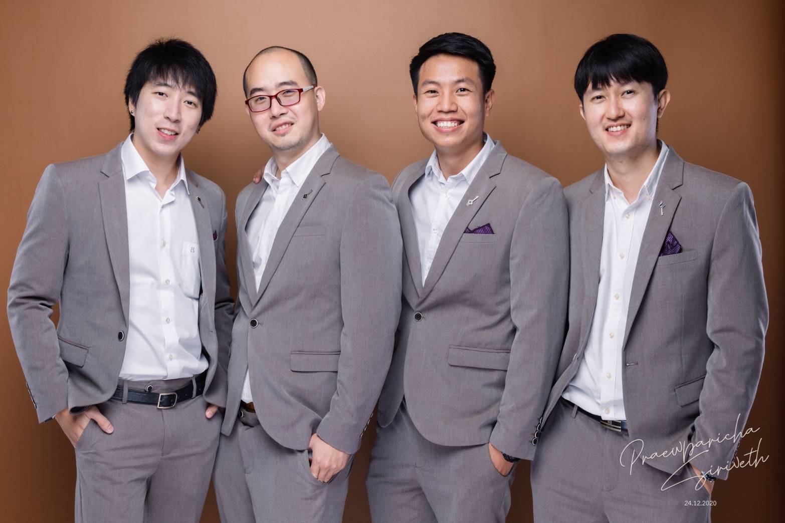 พร้อมเช่า ชุดสูทชาย สีน้ำตาล ทรงเข้ารูป สไตล์เกาหลี พร้อมเสื้อกั๊ก