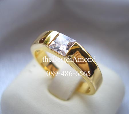 BR956+++แหวนunisex เพชรสี่เหลี่ยม+++ เก๋สุดๆ เรียบ หรู ดูมี class ฝังแบบหนีบ เพชรแบบPrincess cut ด้วยทองแบบเงาๆใส่เป็นแหวนคู่ชายหญิงได้เลยค่ะ