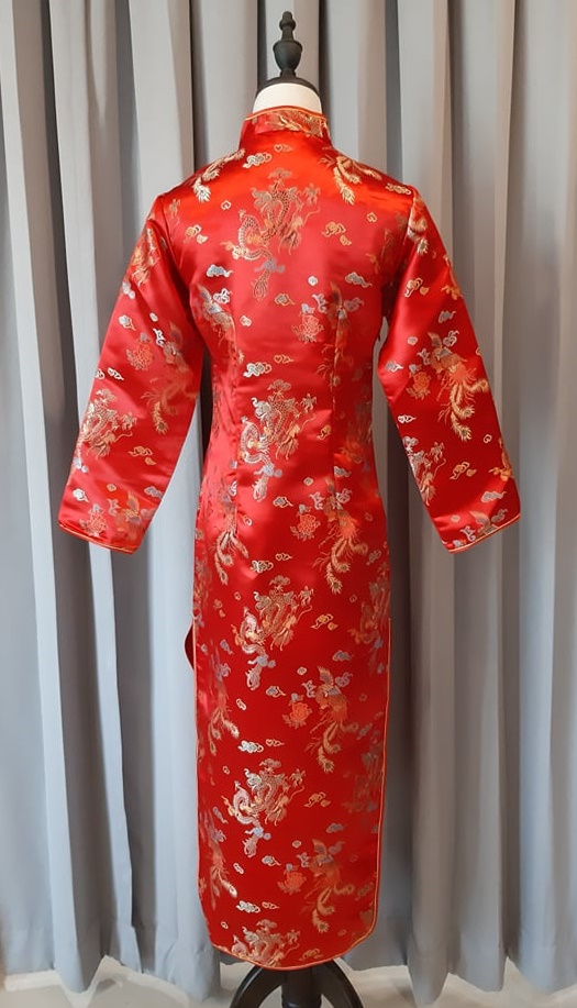 Preorder กี่เพ้า ผ้าไหมจีน สีแดง แขนยาว ลายมังกร ตัดเย็บอย่างดี