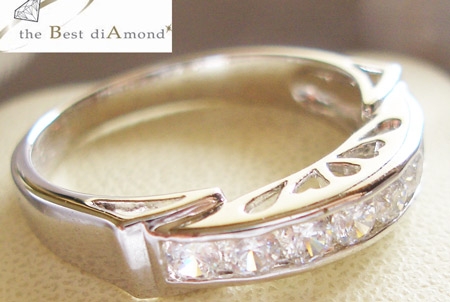 +++ แหวนแถวดูดีคะ มีลายฉลุด้านหน้า-ด้านหลัง สวยงามมากคะ งานดีมีดีไซน์คะ รหัส BR054RD+++