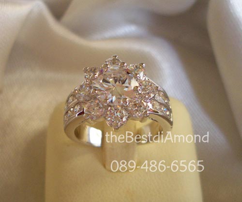 BR704RD+++Big Flower+++แหวนดอกไม้วงโตๆ แถมเพชรด้านข้างอีก ข้างละ 2 แถว งานเริ่ดหรู โชว์เพชรเต็มๆ ระยิบระยับไปหมด สวยมากค่ะ