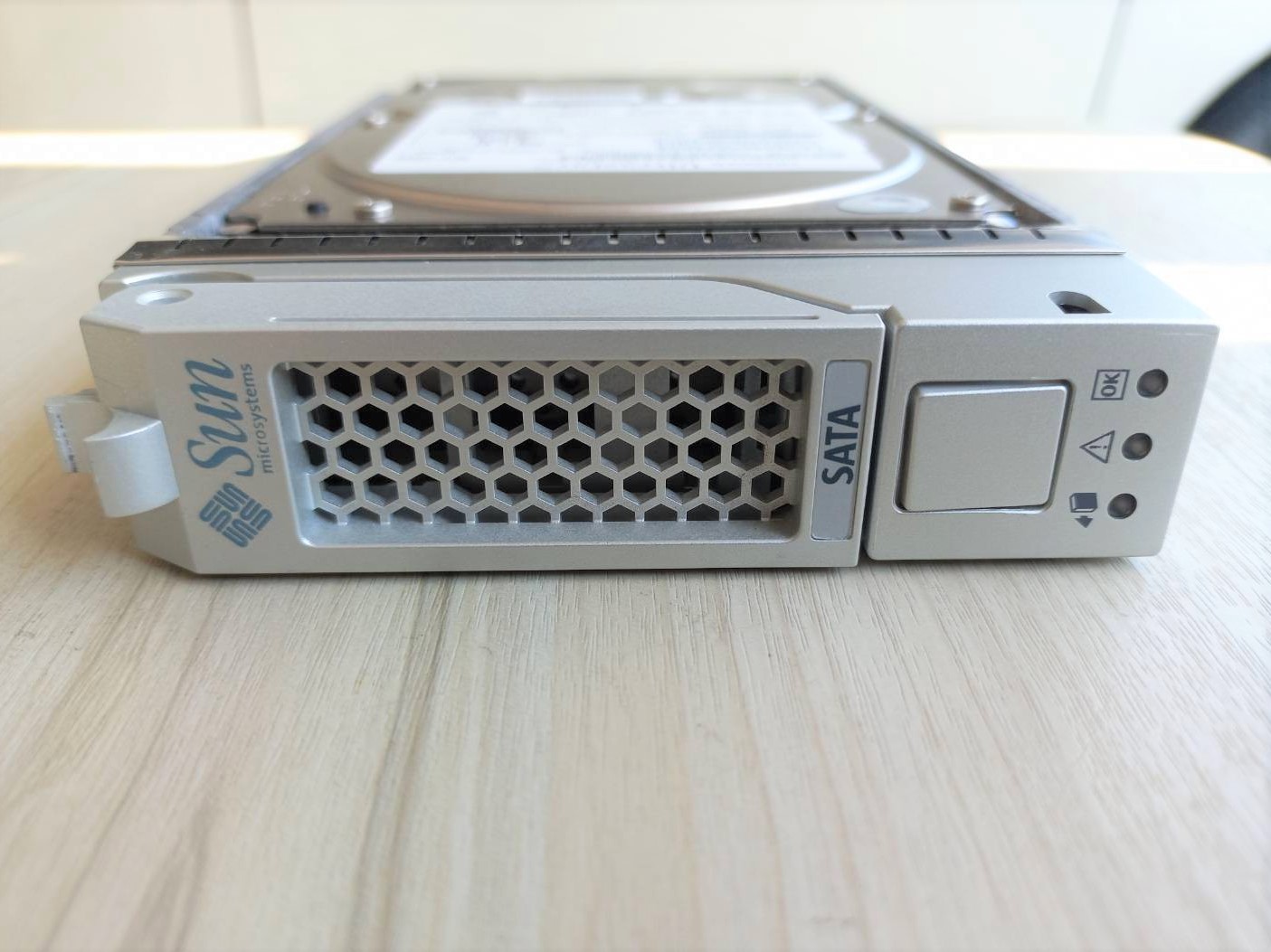 540-7590-01 0A35832 Hitachi Ultrastar A7K1000 1TB 7200RPM SATA 3GBs 32MB Cache 3.5-inch Hard Disk Drive.
