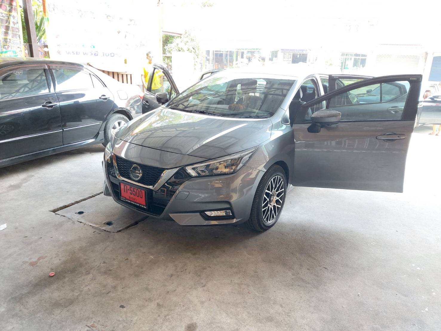 พรมปูพื้นในรถยนต์ Nissan Almera 2020 เข้ารูป