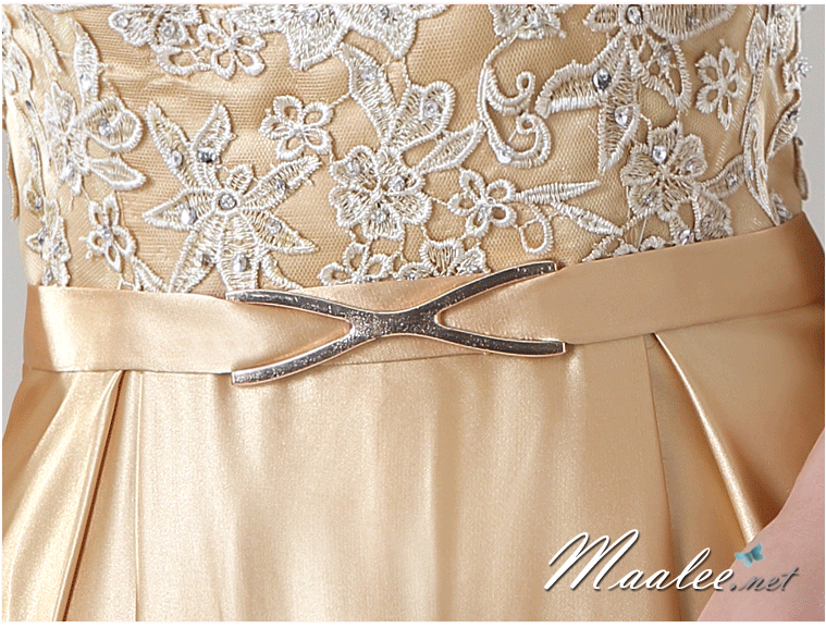 พร้อมเช่า ชุดราตรียาว สีทอง ปักลูกไม้ ด้านหลังเป็นแบบซีทรู กระโปรงผ้าซาติน