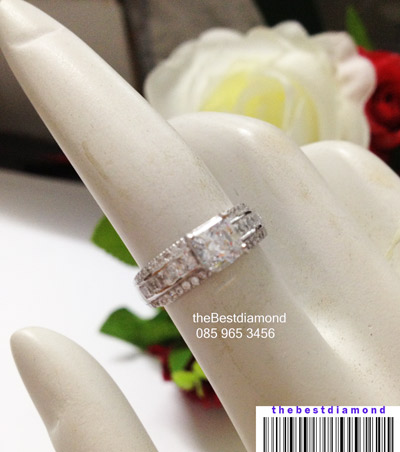 BR235RD+++แหวนเพชรcz สี่เหลี่ยม บ่าข้าง3แถว ดูดี เหมือนออกจากร้านจิว ไฮโซ สุดๆๆ ดูดีมีดีไซน์ เพชรเหลี่ยม Heart&Arrow