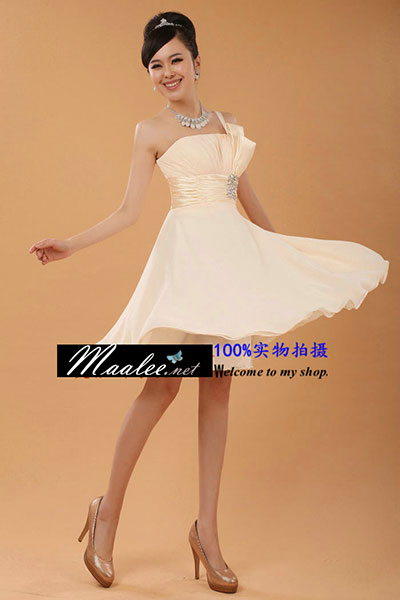 พร้อมส่ง ชุดราตรีสั้น บ่าเฉียง สีครีม Champagne จับจีบเก๋ๆที่หน้าอก คาดเอวผ้าซาตินแต่งเลื่อมหรู