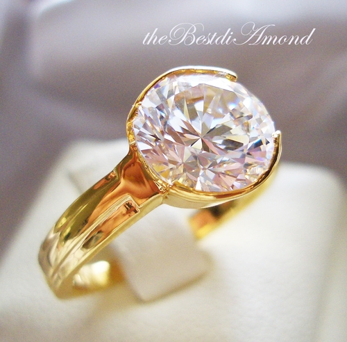 แหวนเพชรเม็ดเดี่ยว เล่นไฟดีมาก เรียบๆ แต่หรูอลังการมากสำหรับรหัสนี้ค่ะ โชว์เพชรเต็มๆ ขนาดประมาณ 3 กะรัต ชุบทองแท้ 24 K หนา 5ไมครอน BR907