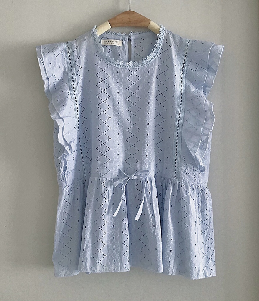 เสื้อแขนกุดผ้าลูกไม้แต่งแขนระบาย