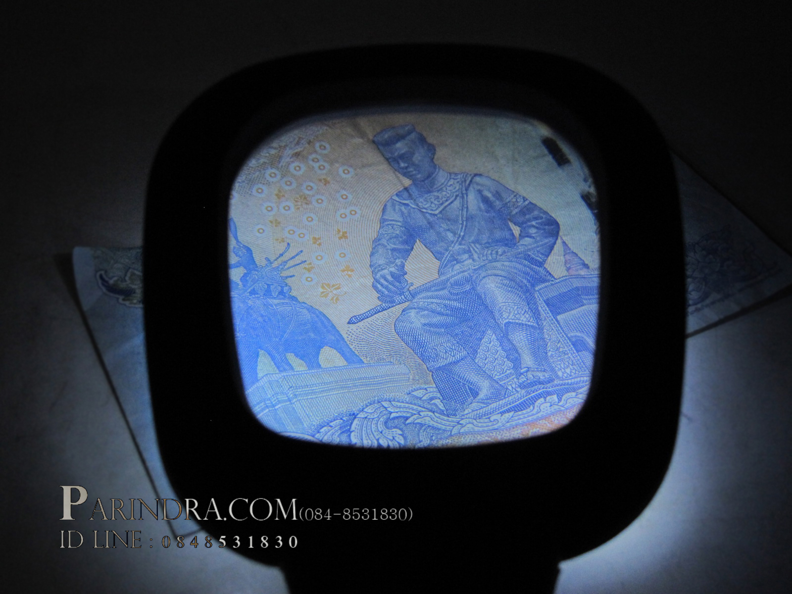 แว่นขยายมีไฟ Led และ Black light สำหรับส่องแสตมป์ หรือ ลายน้ำธนบัตร