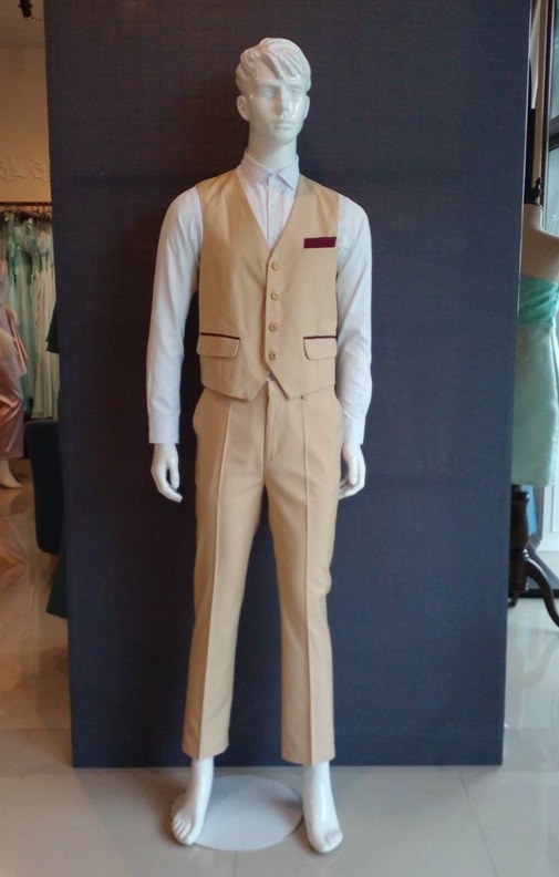พร้อมเช่า ชุดสูทชาย สีครีม รุ่นสองกระดุม (พร้อมเสื้อกั๊ก)