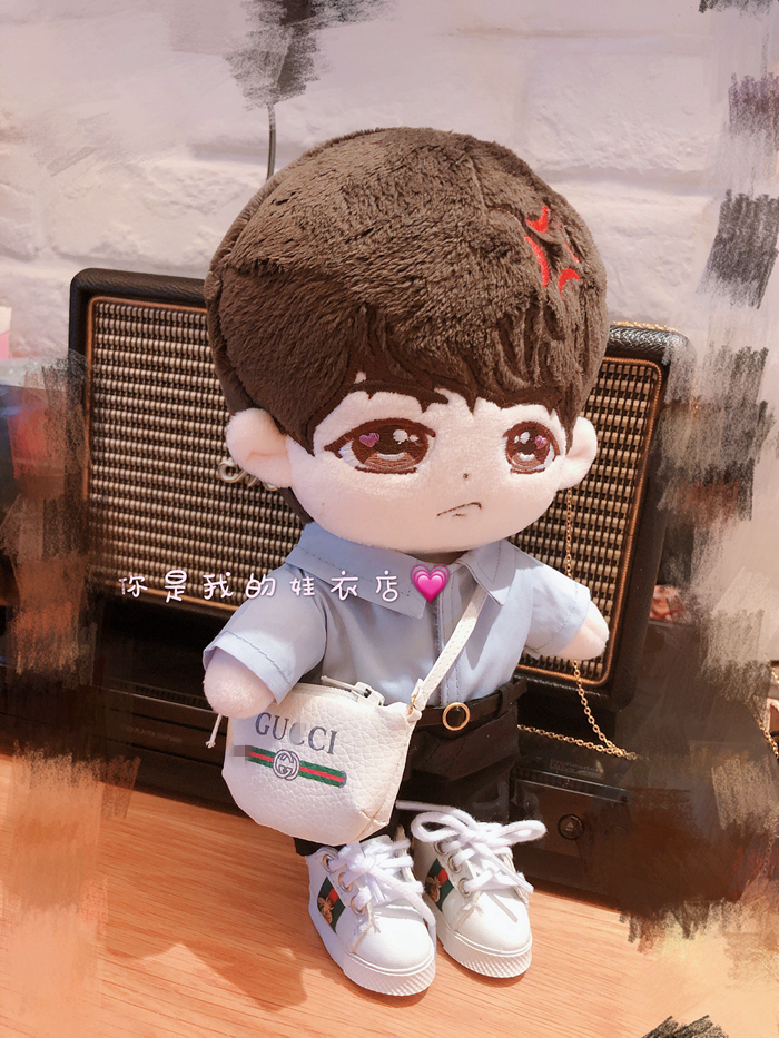 กระเป๋าสะพายกุชชี่ สำหรับตุ๊กตา 20 cm.