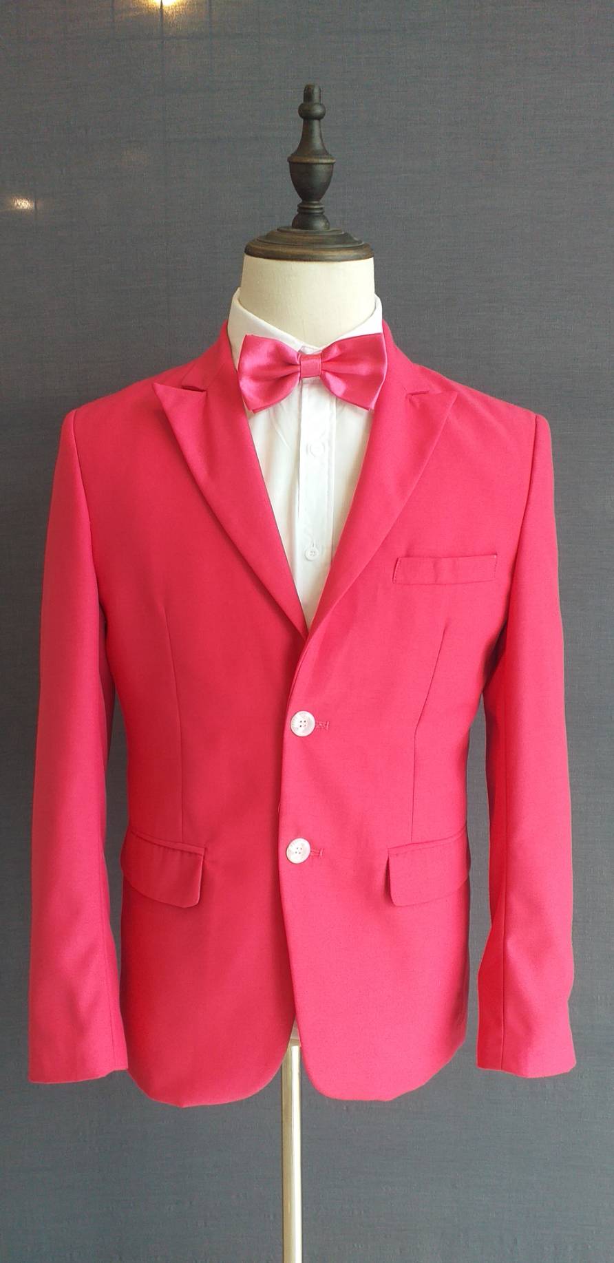 พร้อมเช่า ชุดสูทชาย สี Hot Pink สูท 2 กระดุม ไม่มีกั๊ก