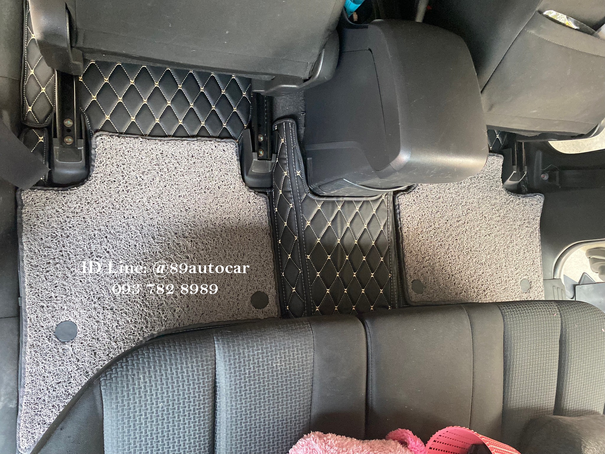 พรมรถยนต์ Isuzu D-Max 4 ประตู 2019 ปูพรม7D สีดำด้ายทอง + ไวนิลสีเทา