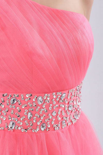 พร้อมเช่า ชุดราตรีสั้น บ่าเฉียง สีชมพูอ่อน อกจับจีบตีเกล็ด ประดับดอกกุหลาบบนไหล่ ปักเลื่อมหรูรอบเอว